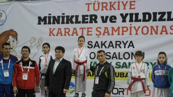 Betül Azra AYAZ Karate Türkiye Şampiyonu