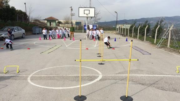 Koç İlkokulu ve 75.Yıl İlkokulu Fiziksel Etkinlik ve Oyun Günü Parkuruna Katıldı