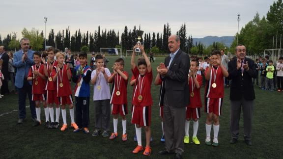 Okul Sporları 4.Sınıflar arası Futbol Turnuvası Şampiyon Cargill