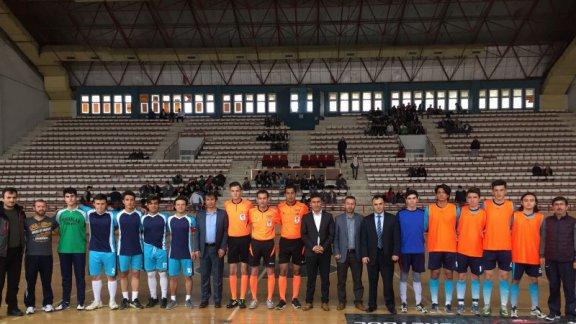 Gençler 1.Küme Futsal Maçları Kapalı Spor Salonunda Başladı.