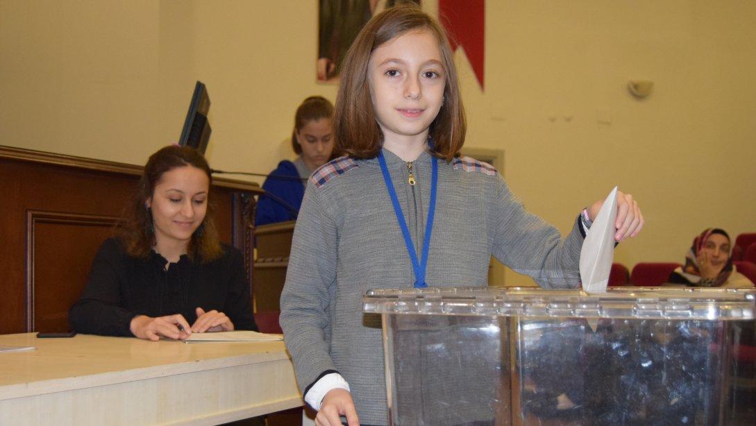 Okul Meclisi İlçe Öğrenci Temsilcisi Seçimleri Yapıldı.