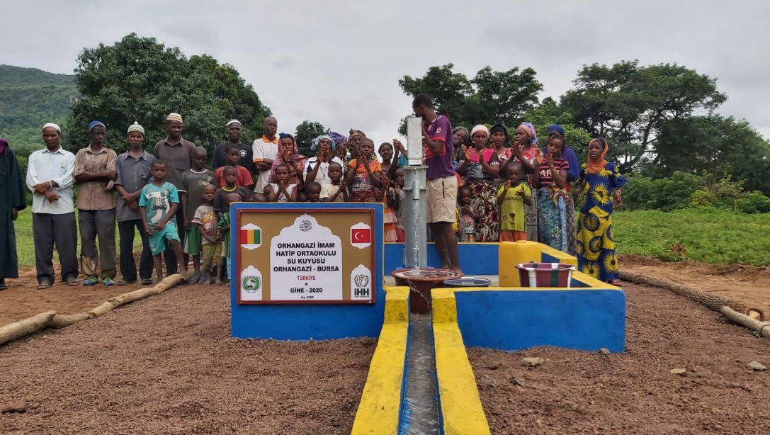 Orhangazi İmam Hatip Ortaokulu Gine'de su kuyusu açtırdı