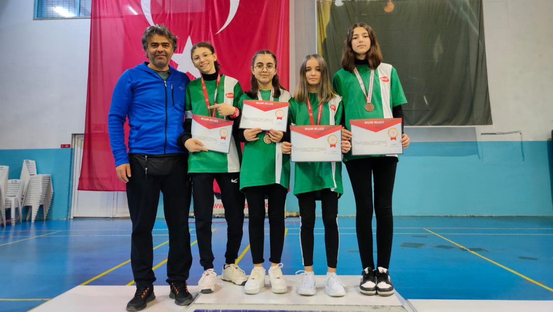 Mehmet Akif Ersoy Ortaokulu Masa Tenisi Takımı Bölge Üçüncüsü Oldu.