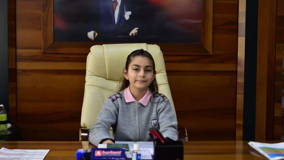23 Nisan Ulusal Egemenlik ve Çocuk Bayramı Nedeniyle Orhangazi Belediye Başkanı Atatürk İlkokulu Öğrencisi Rabia EREL Oldu. 