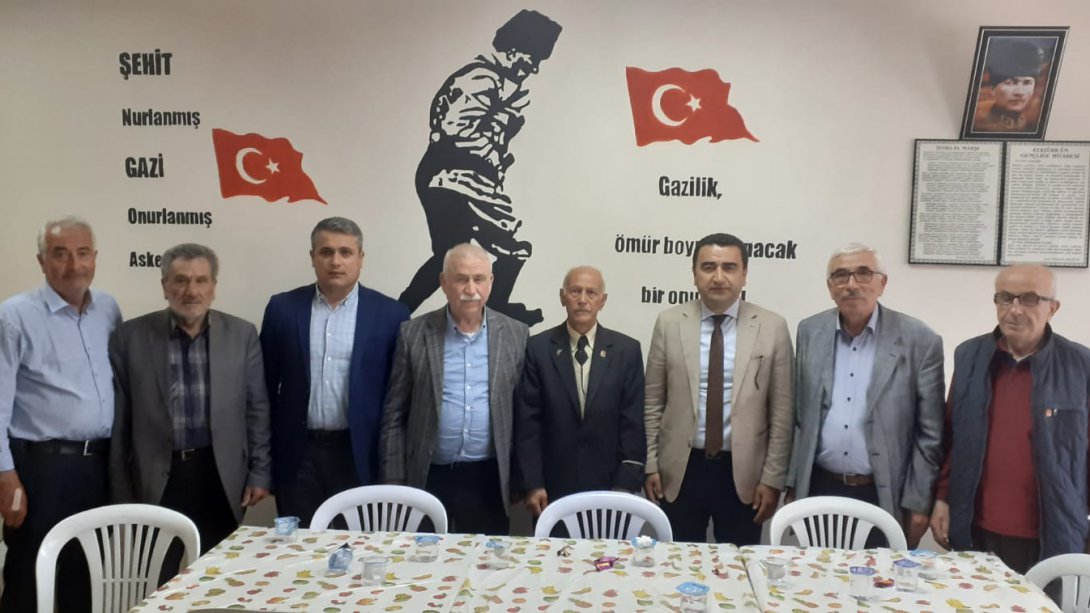 İlçe Milli Eğitim Müdürü Sn. Mustafa SAKARYA Gaziler Derneğini Ziyaret Etti.