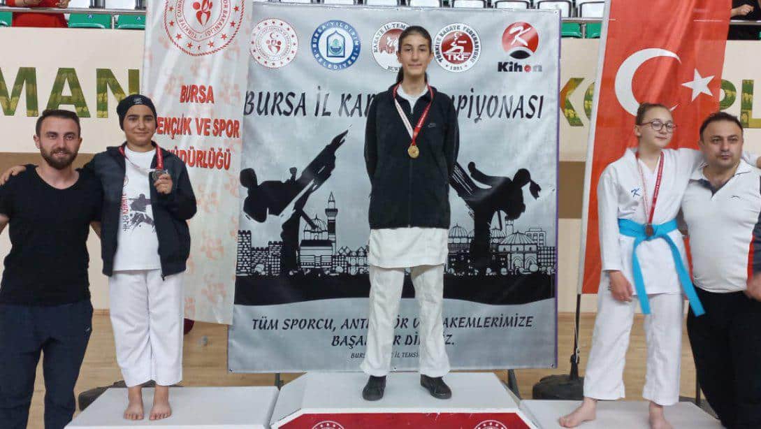 Orhangazi Ortaokulu Öğrencileri Karatede 2 Şampiyonluk Elde Etti.