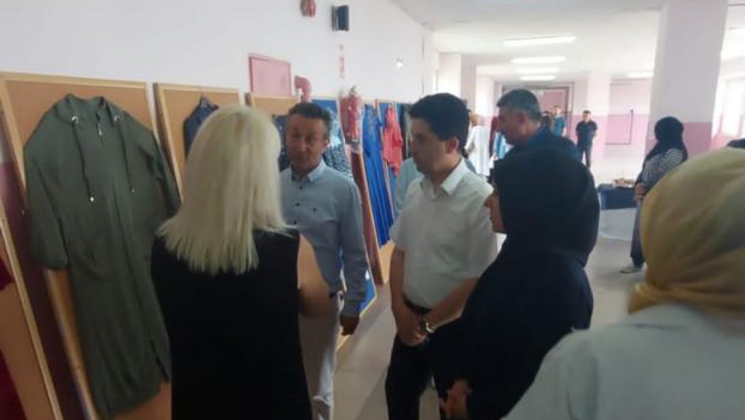 Şehit Bülent Albayrak İlkokulu' nda Giyim Sergisi Açılışı Yapıldı.