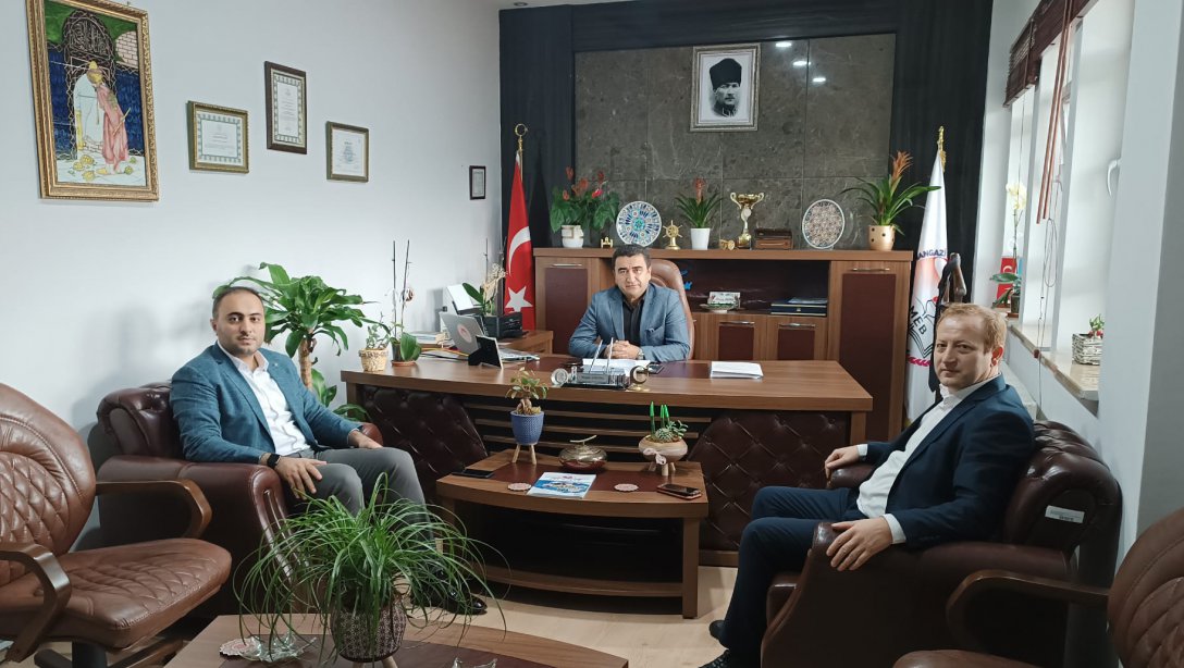 AK Parti İlçe Yönetimi İlçe Milli Eğitim Müdürü Sn. Mustafa SAKARYA' yı Ziyaret Etti.