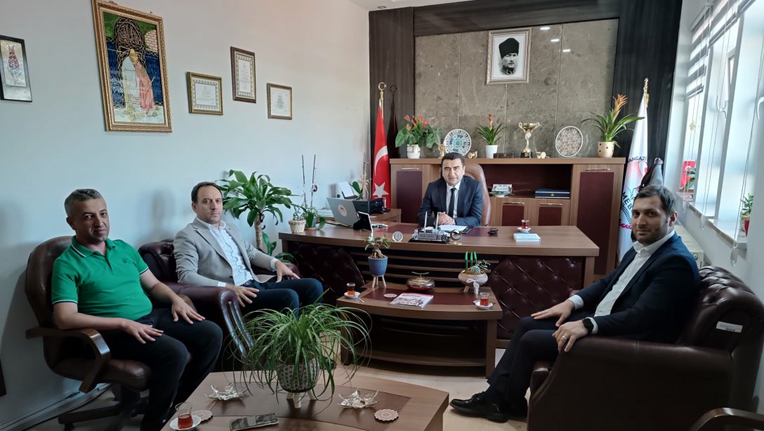 Bursa Büyükşehir Belediyesi Sosyal Hizmetler Daire Başkanı İlçe Milli Eğitim Müdürü Sayın Mustafa SAKARYA' yı Ziyaret Etti.