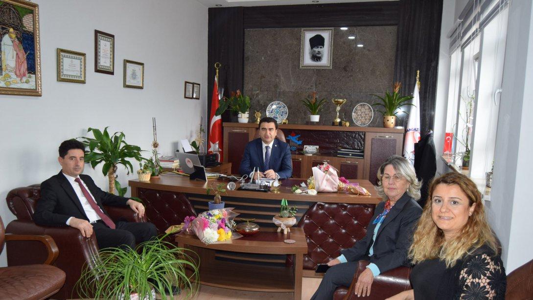 İlyaz Anaokulu Yönetimi İlçe Milli Eğitim Müdürü Sn. Mustafa SAKARYA' yı Ziyaret Etti.