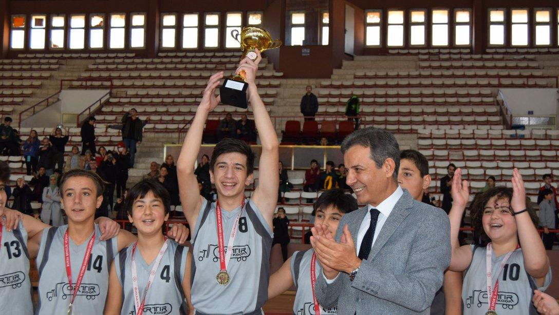 Zeytin Kupası Basketbol Şampiyonu Abdulhamid Han Ortaokulu Oldu.
