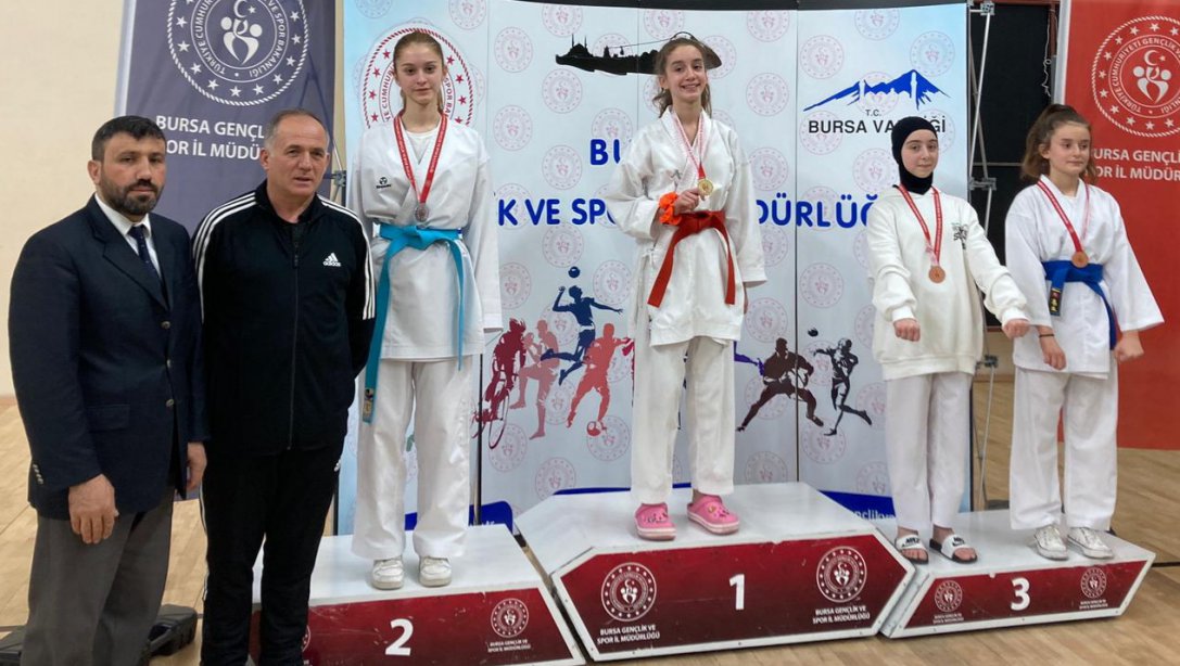 Bursa Karate Turnuvasında Yeniköy Ortaokulu Öğrencisi Berra ÇAN  2.'i Oldu