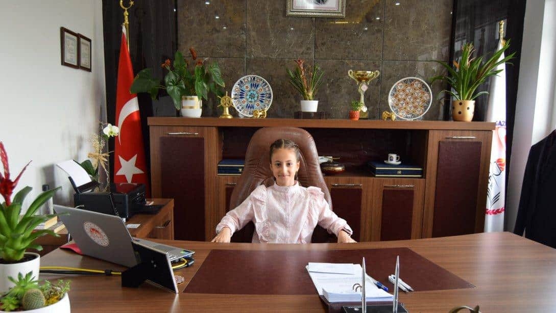 23 Nisan Ulusal Egemenlik ve Çocuk Bayramı Dolayısıyla Yeniköy İlkokulu Öğrencisi Ela ŞAKAR İlçe Milli Eğitim Müdürü Oldu.
