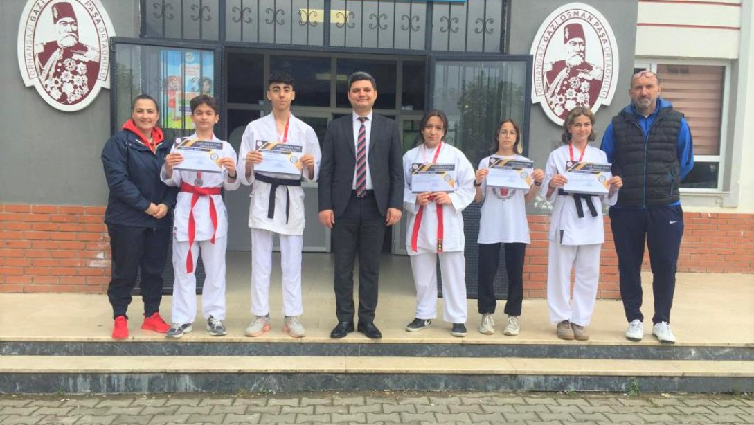 Gazi Osman Paşa Ortaokulu Öğrencisi Karatede Türkiye Üçüncüsü Oldu.