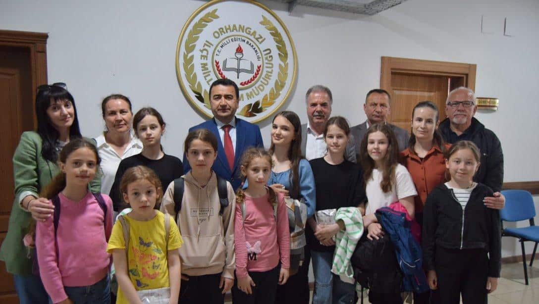 Bal-Göç Yönetimi ve Halk Oyunları Ekibi İlçe Milli Eğitim Müdürümüz Sn. Mustafa SAKARYA' yı Ziyaret Etti.