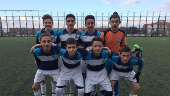 Atatürk Ortaokulu Futbolda Yoluna Devam ediyor.