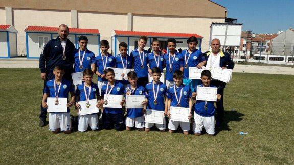 Atatürk Ortaokulu Yıldızlar Erkek Futbol Takımı Bir Kez Daha Türkiye Finallerinde Boy Gösteriyor