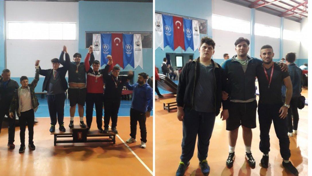 Süleymanşah Anadolu İmam Hatip Lisesi Güreş Takımı Bölge Şampiyonasında
