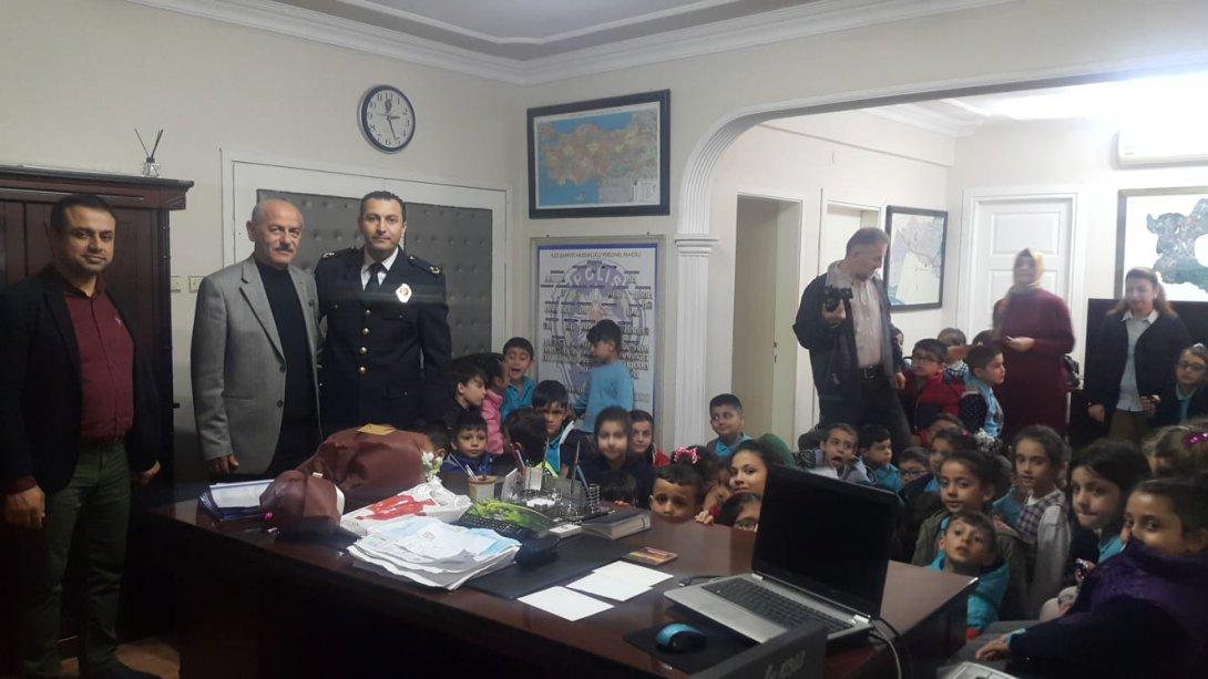 İlçe Milli Eğitim Müdürü Karatosun, Emniyet Müdürünün Polis Haftasını Kutladı.