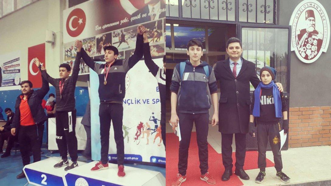 Gazi Osman Paşa Ortaokulu Güreş Takımı İki Madalya Kazandı