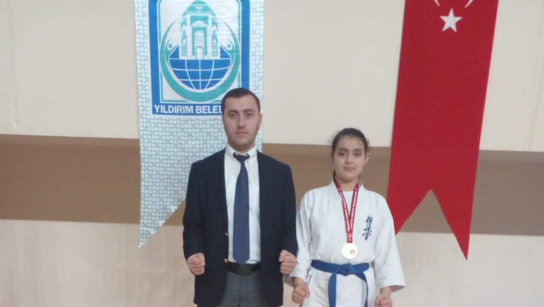 İmam Hatip Ortaokulu Öğrencisi Karate 'de Türkiye Şampiyonu Oldu