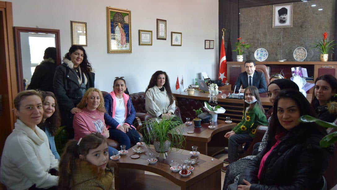 Halk Oyunları Topluluğu İlçe Milli Eğitim Müdürü Sn. Mustafa SAKARYA' yı Ziyaret Etti.