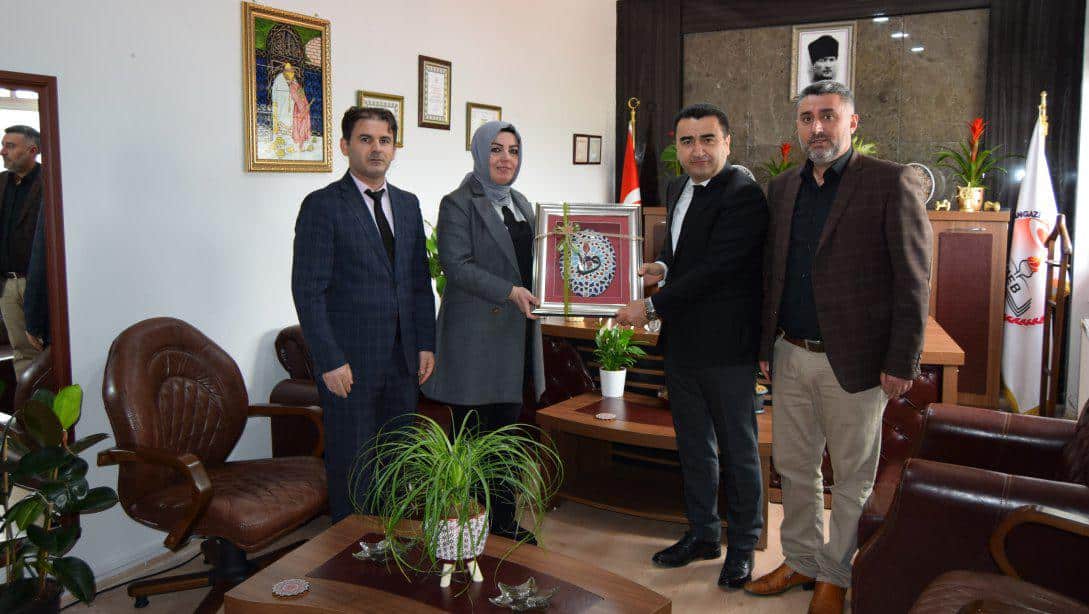 Halk Eğitim Merkezi Yönetimi İlçe Milli Eğitim Müdürü Sn. Mustafa SAKARYA' yı Ziyaret Etti.