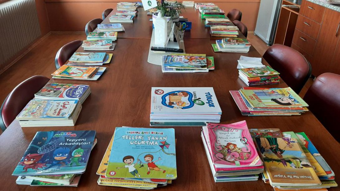 Yeniköy İlkokulu Öğrencilerinden Kitap Toplama Kampanyasına Destek