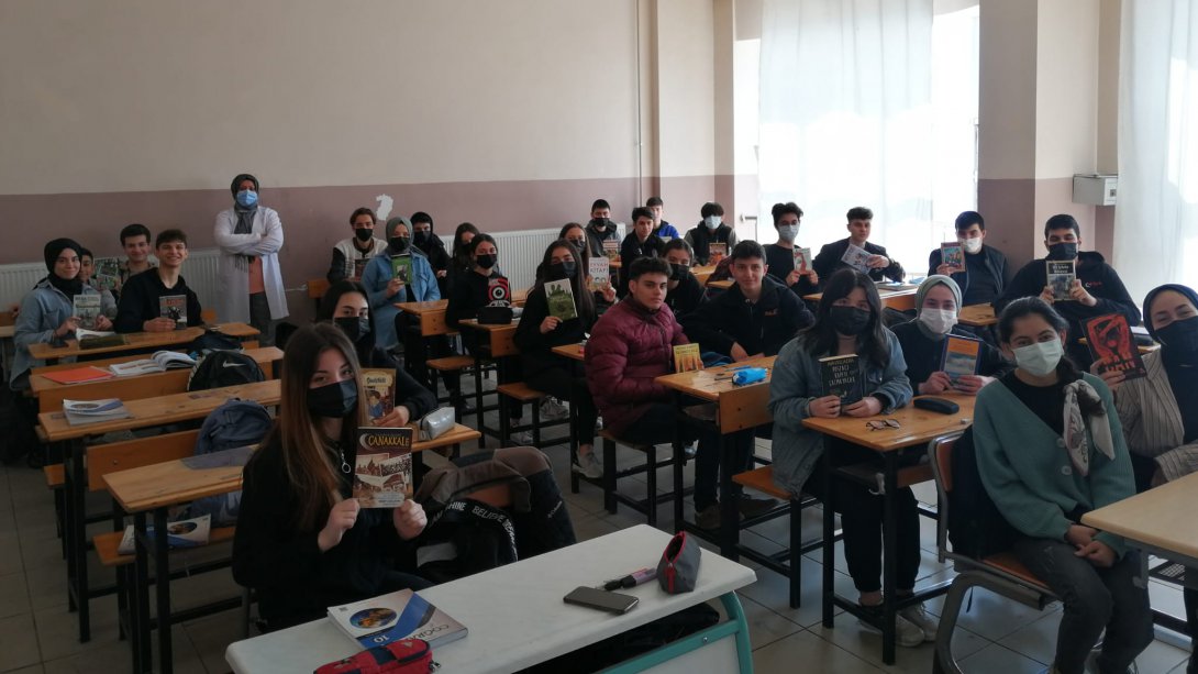 15 Temmuz Şehitleri Anadolu Lisesi Öğrencilerinden Kitap Toplama Kampanyasına Destek