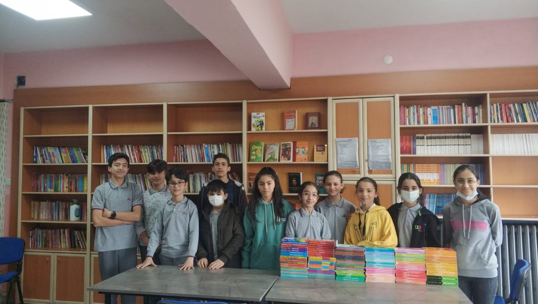 Ahmet Yesevi İlk/Ortaokulu Öğrencilerinden Kitap Toplama Kampanyasına Destek