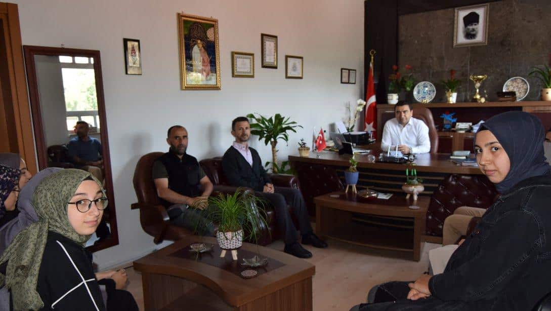 Okçuluk Takımı İlçe Milli Eğitim Müdürü Sn. Mustafa SAKARYA' ı Ziyaret Etti.