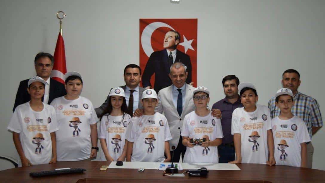 Orhangazi Ortaokulu Robot Takımı İlçe Kaymakamı Sn. Süleyman ÖZÇAKICI' yı Ziyaret Etti.