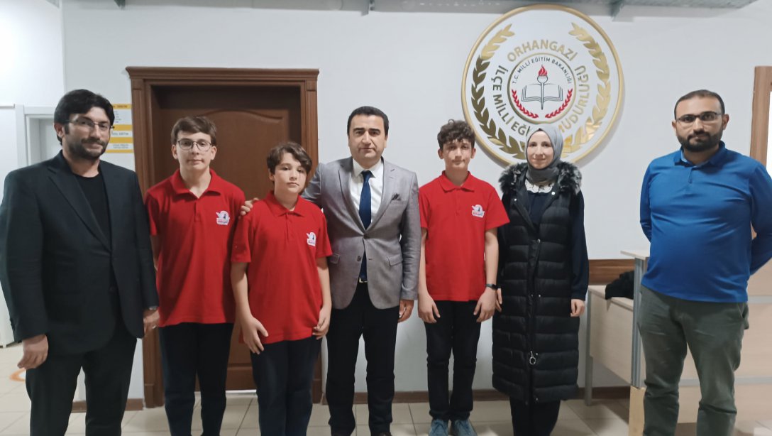 Orhangazi İmam Hatip Ortaokulu Teknofest Takımı İlçe Milli Eğitim Müdürü Sn. Mustafa SAKARYA' yı Ziyaret Etti.