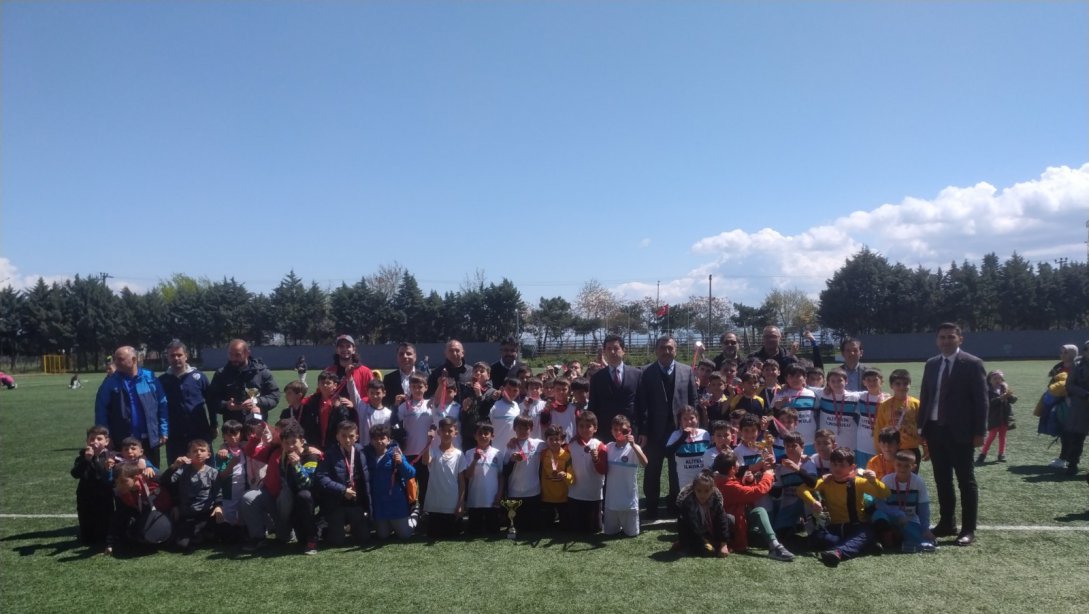 4.Sınıflar Futbol Turnuvası Şampiyonu Ali Tekin İlkokulu Oldu.