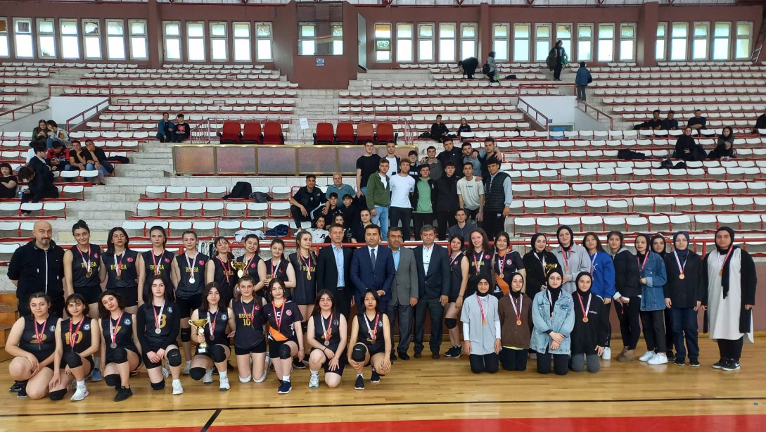 Liseler Arası Voleybol Turnuvası Şampiyonu 15 Temmuz Şehitleri Anadolu Lisesi Oldu.