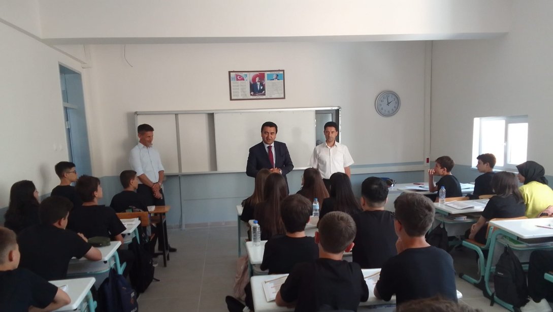İlçe Milli Eğitim Müdürümüz Sn. Mustafa SAKARYA ve Şube  Müdürü Halil DAL 15 Temmuz Şehitleri Anadolu Lisesini Ziyaret Etti.