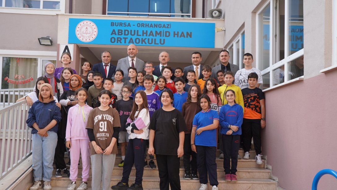 İlçe Kaymakamı Sn. Zafer KARAMEHMETOĞLU Abdulhamid Han Ortaokulunu Ziyaret Etti.