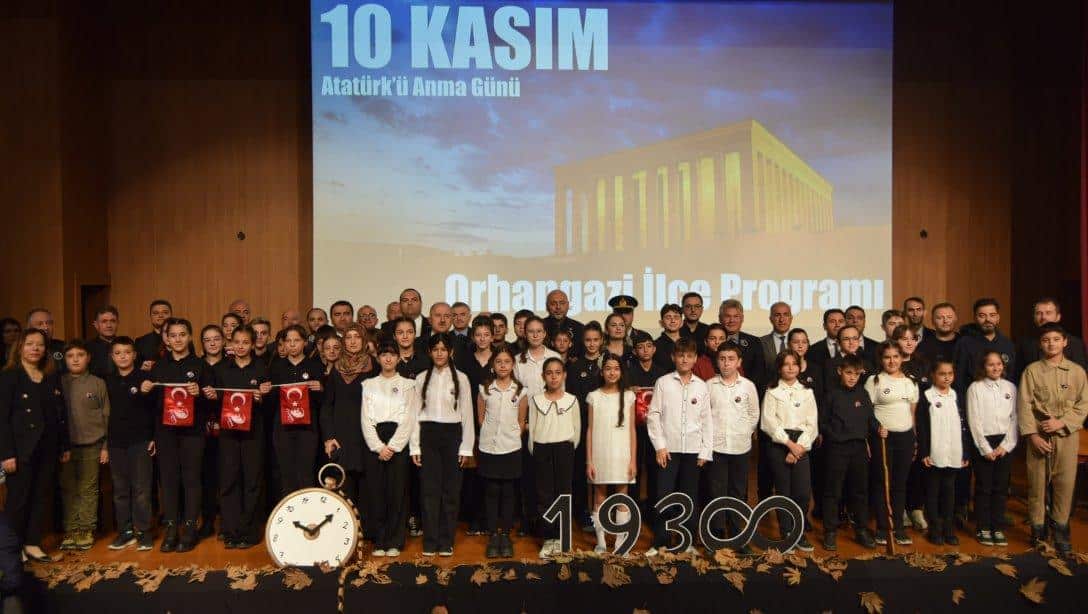 10 Kasım Atatürk' ü Anma Programı Orhangazi Kültür Merkezinde Gerçekleşti.