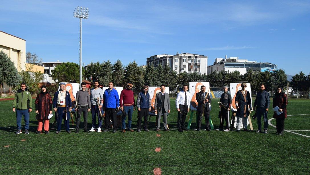 Öğretmenler Arası Geleneksel Türk Okçuluğu Turnuvası Düzenlendi.