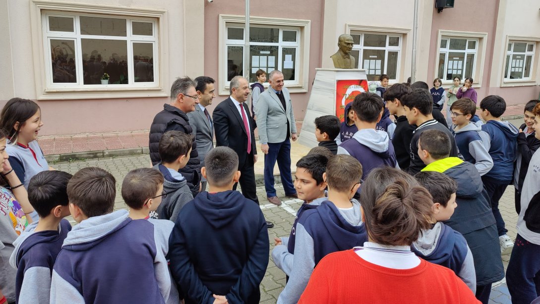 İlçe Kaymakamı Sn. Zafer KARAMEHMETOĞLU Mehmet Akif Ersoy Ortaokulunu Ziyaret Etti.