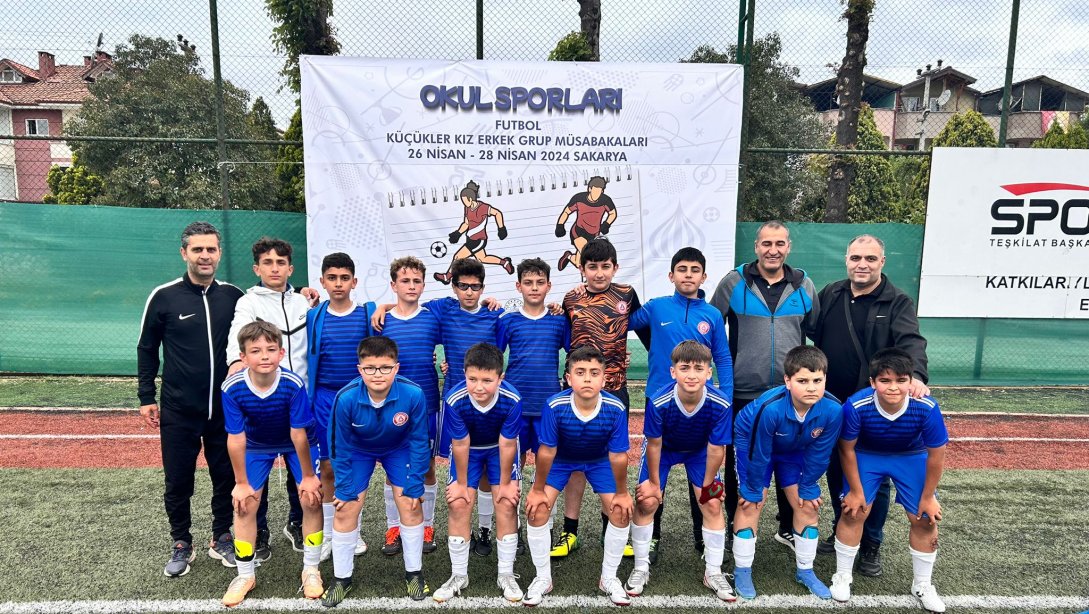Abdulhamid Han Ortaokulu Erkek Futbol Takımından Büyük Başarı
