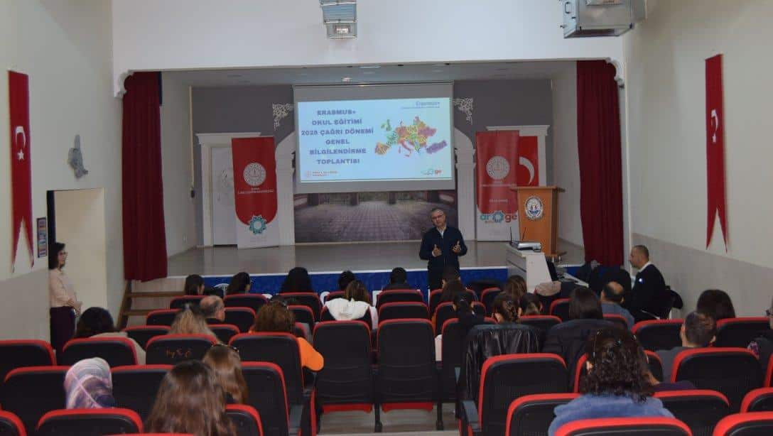 Orhangazi Fen Lisesi'nde Okul Eğitimi ve Erasmus+ Alanlarında seminer gerçekleştirdi.