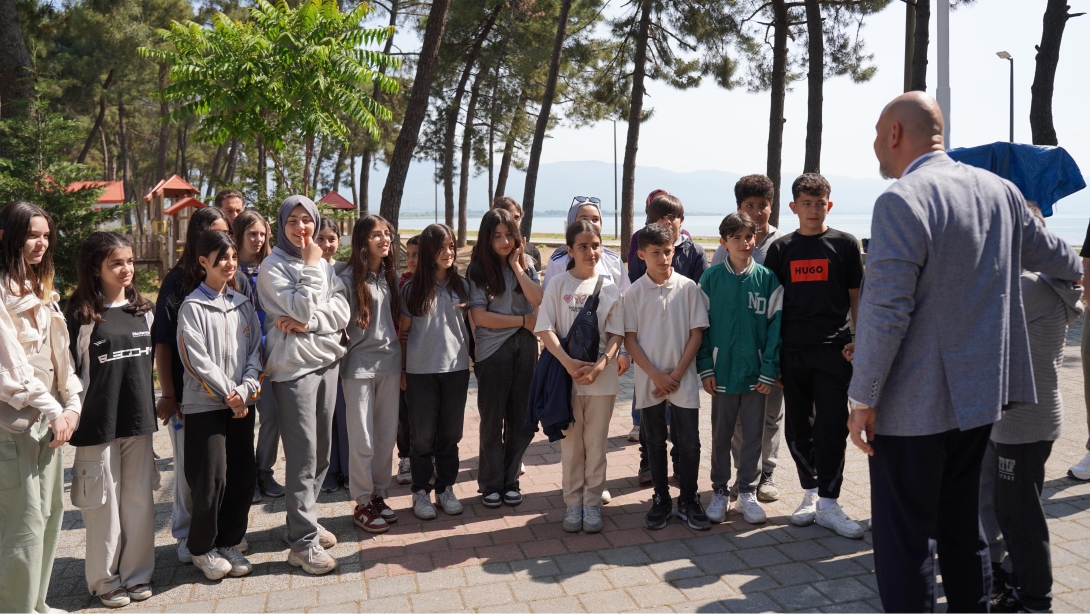 İznik Gölü Kıyısında Çevre Temizliği Etkinliği Gerçekleşti.